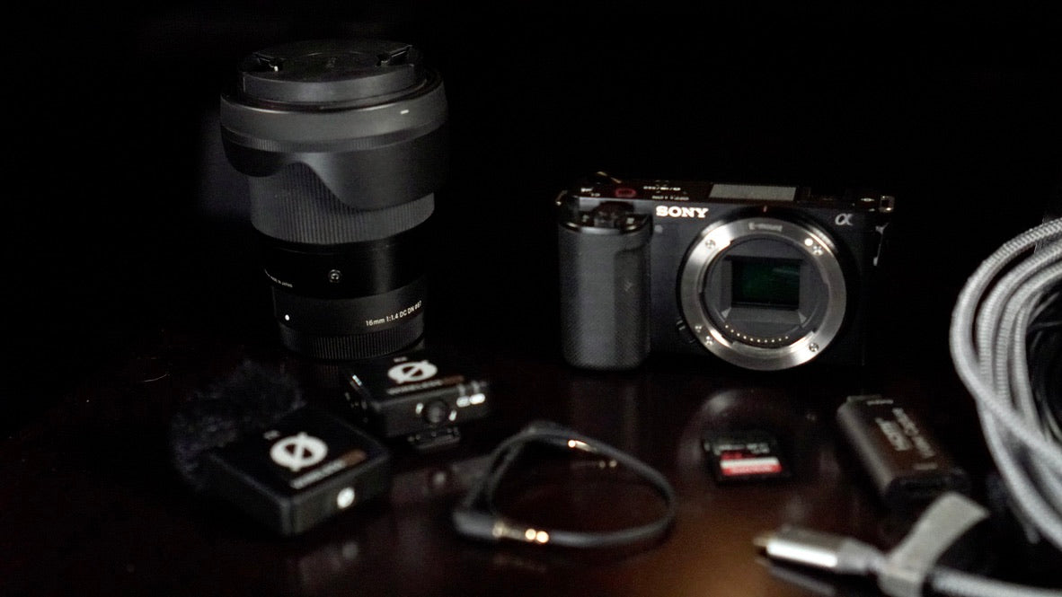 SONY ZV-E10 PODCAST / VLOGGING BUNDLE – COMPLETE CREATOR SETUP