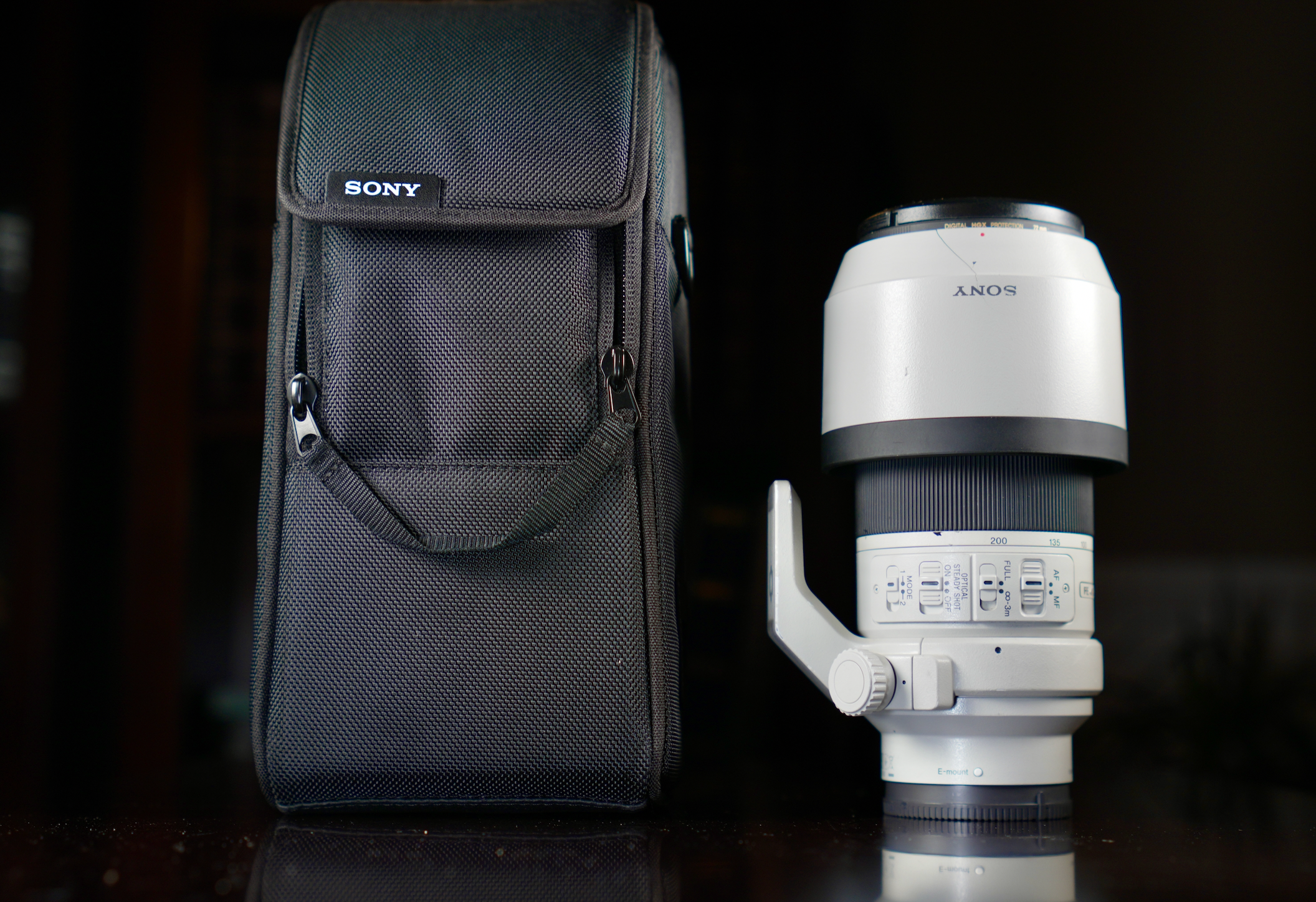 Sony 70-200mm F4 G OSS Lens w/ Travel Case