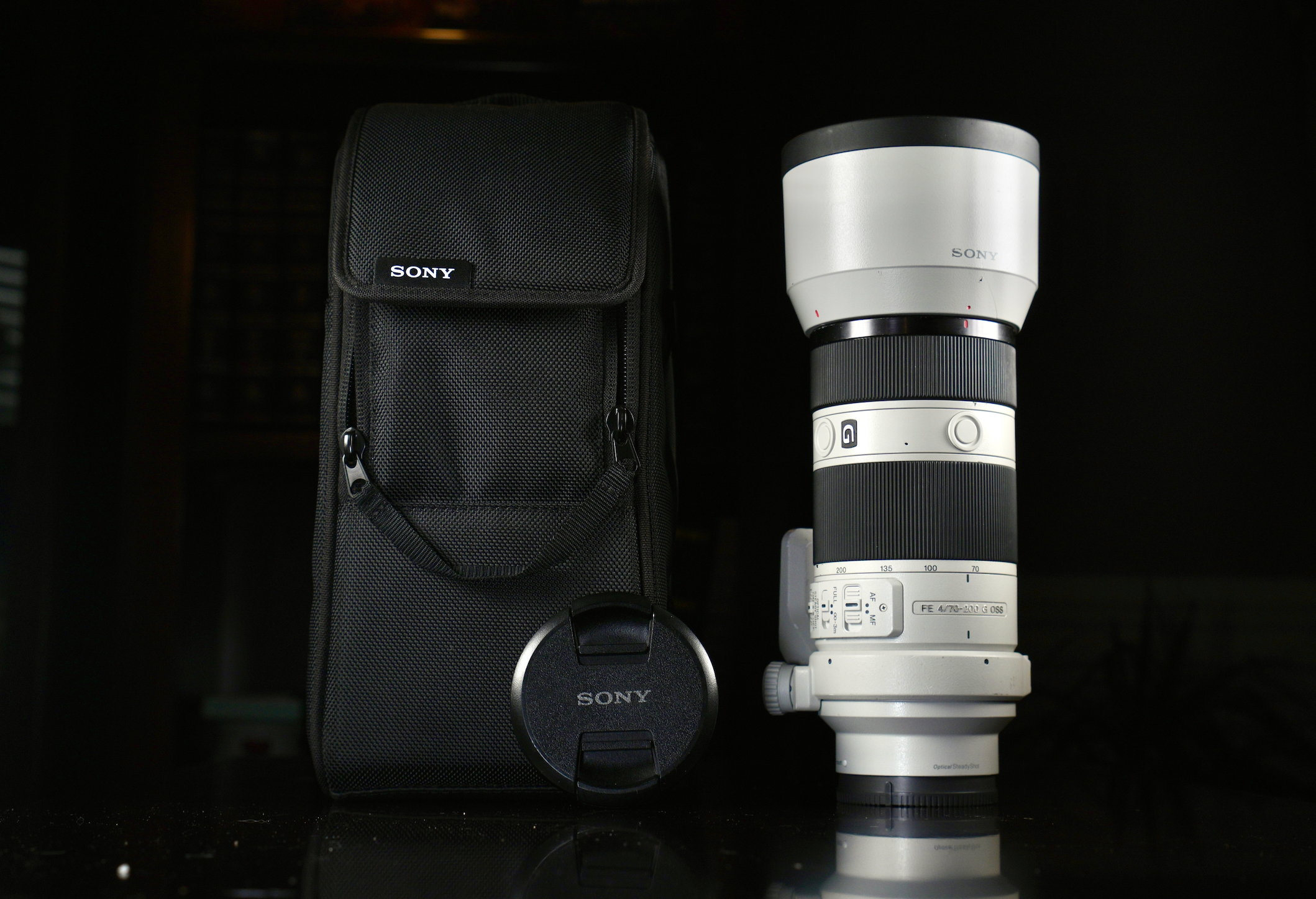 Sony 70-200mm F4 G OSS Lens w/ Travel Case