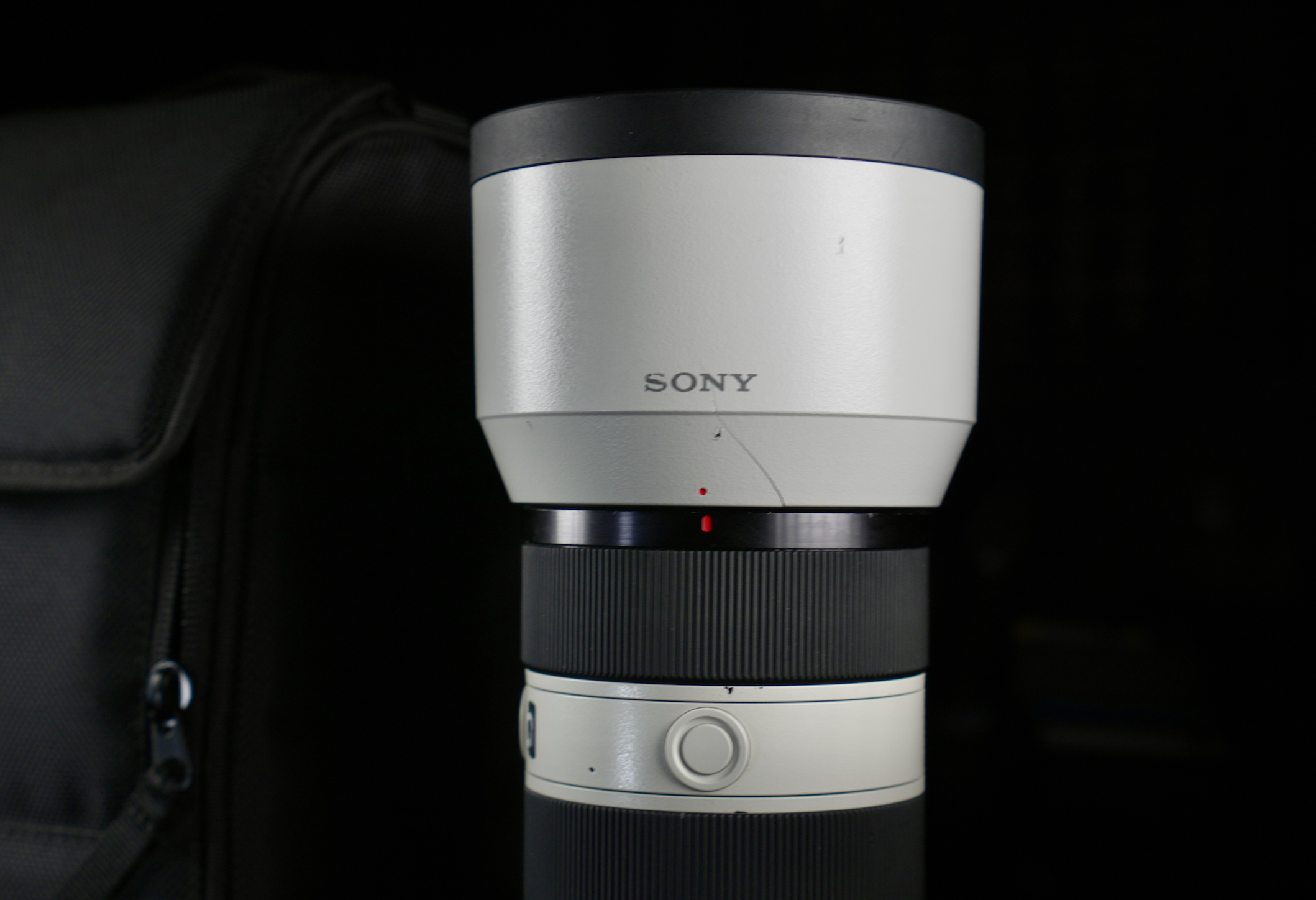 Sony 70-200mm F4 G OSS Lens w/ Travel Case